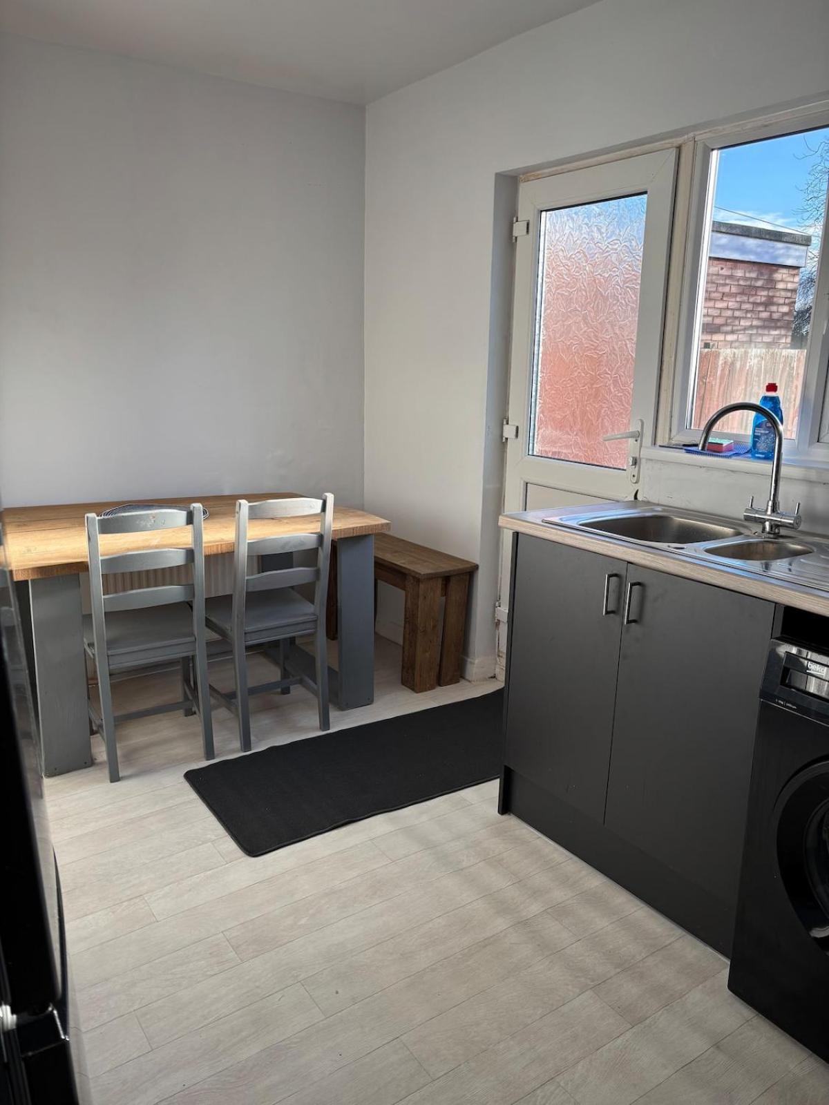Newly Refurbished Cozy *